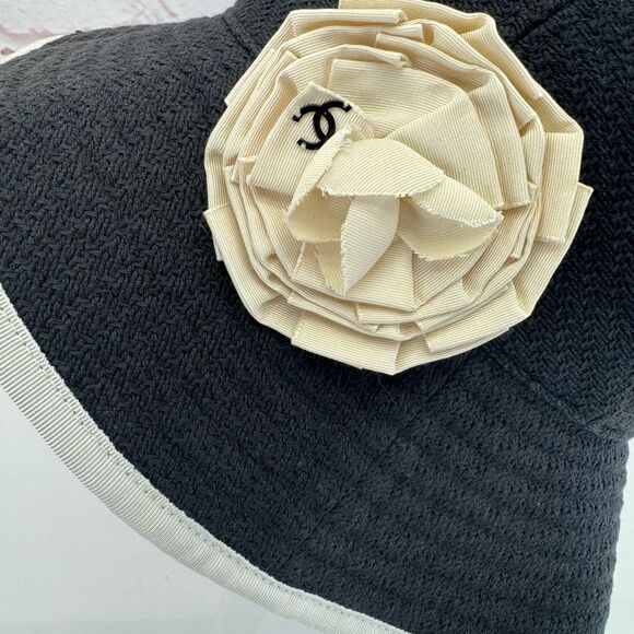 CHANEL Vintage Rare Tweed Camellia Black Textured Hat main image 10